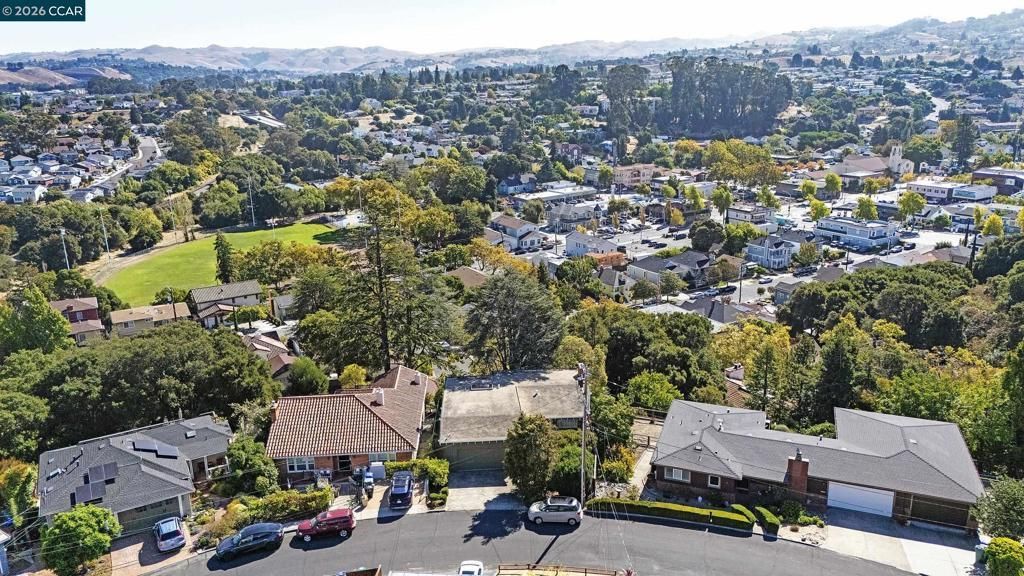 557 Summit Dr, Pinole