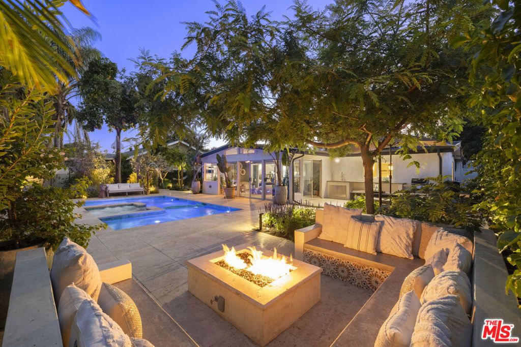 7442 Capps Avenue, Los Angeles