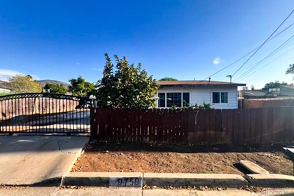 9759 Ivanho St, Spring Valley
