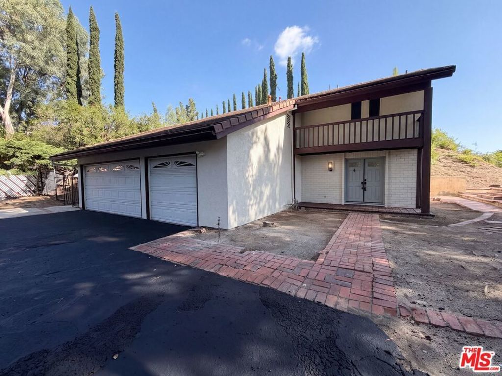 11569 Viking Avenue, Los Angeles