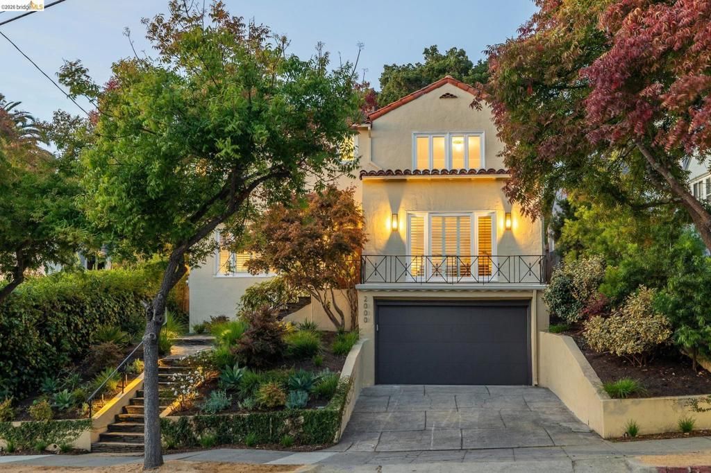 2000 Clemens Rd, Oakland