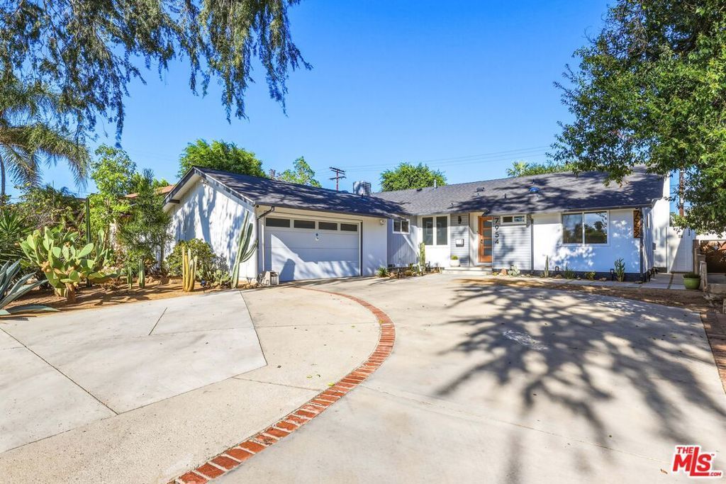 7954 Loma Verde Avenue, Los Angeles