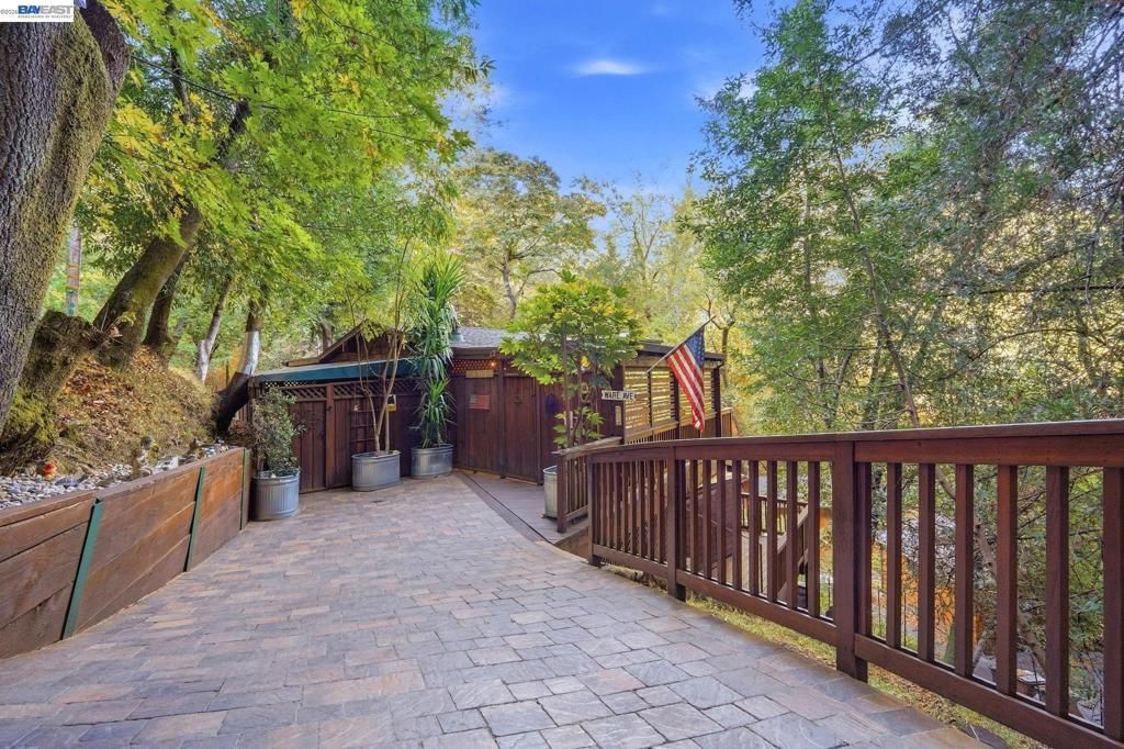 124 Cypress Dr, Fairfax