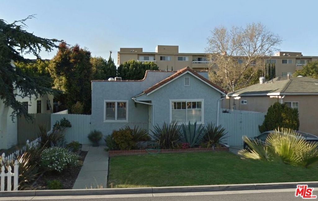 10761 Westminster Avenue, Los Angeles