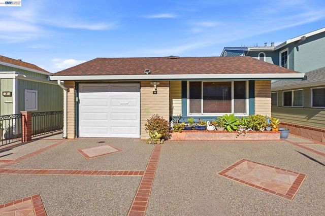 22 John Glenn Cir, Daly City