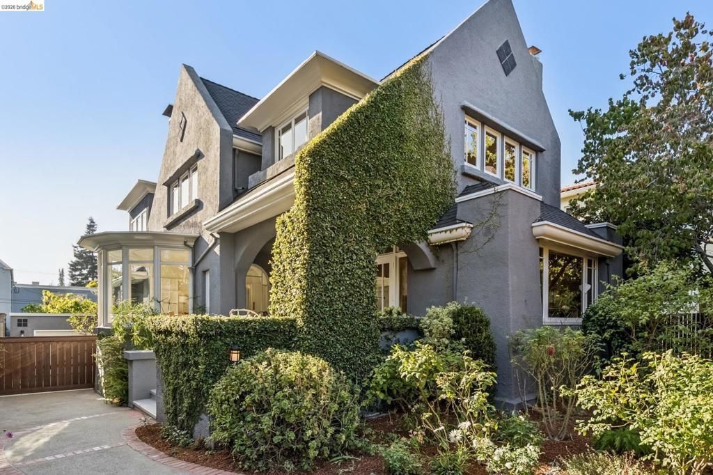 2710 Claremont Blvd., Berkeley