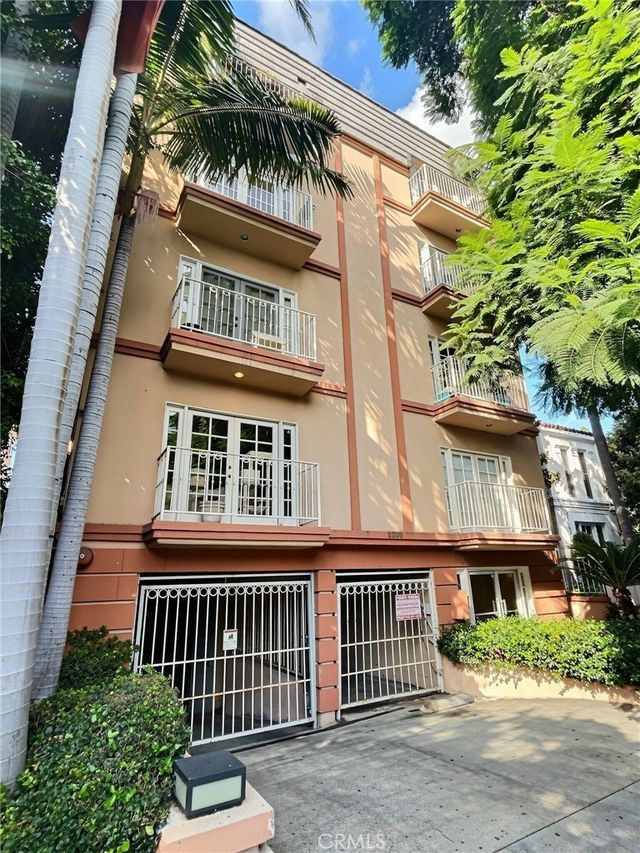 2205 S Bentley, Los Angeles