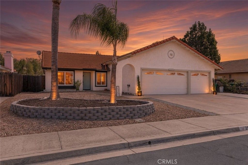 25251 Ridgeplume, Murrieta