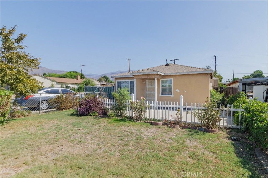 7107 Olive, Highland