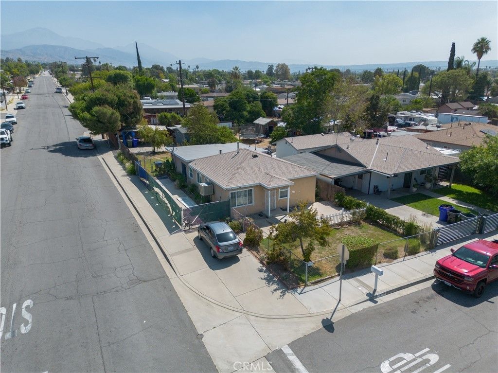 7107 Olive, Highland