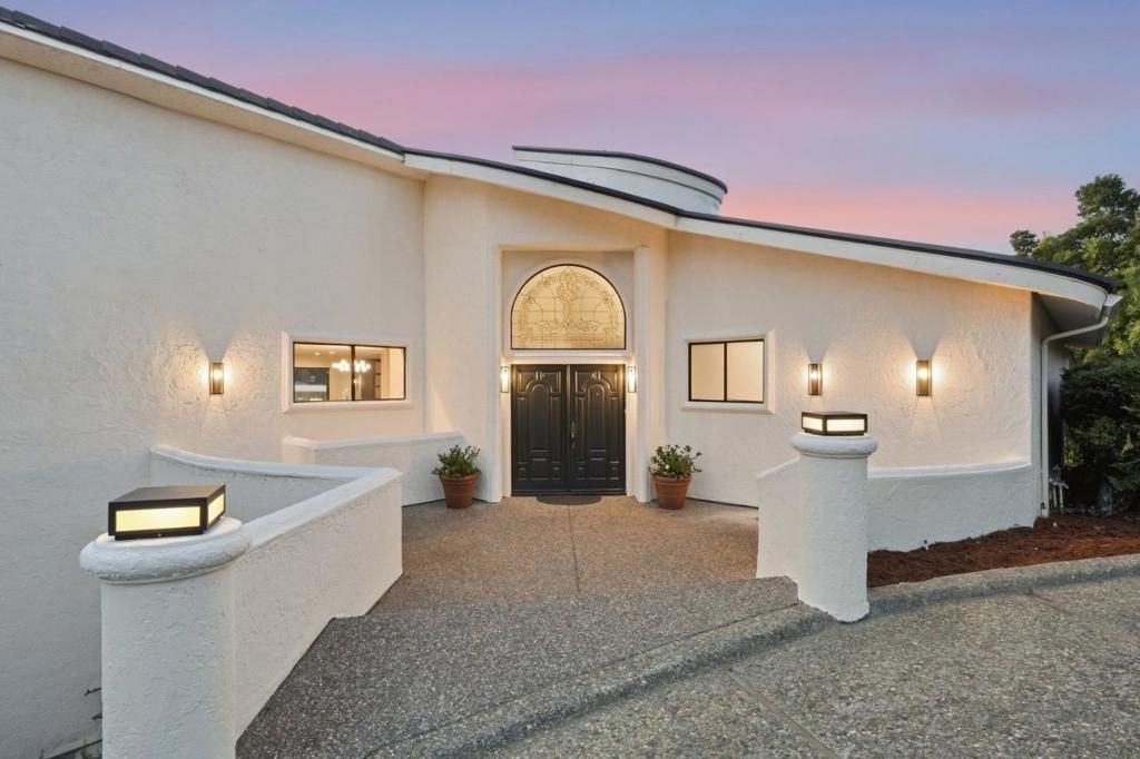 40 Eugenia Way, Hillsborough