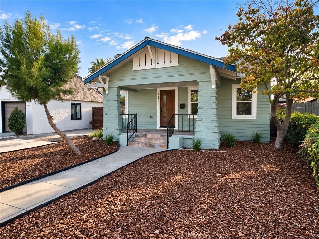 1279 N Roosevelt, Fresno