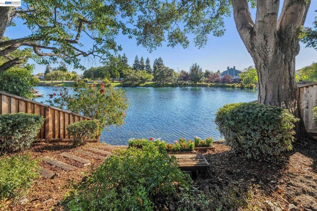 106 Purcell Dr, Alameda