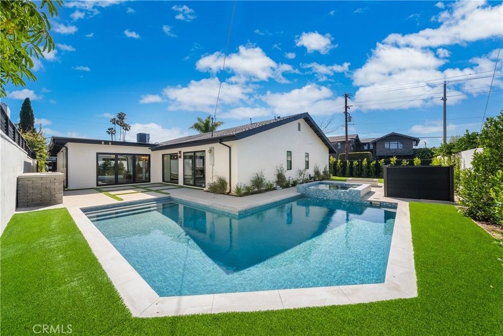 2436 Holiday, Newport Beach