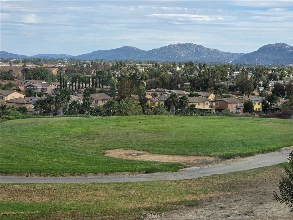 38595 Via Taffia, Murrieta