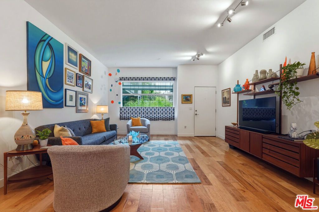1050 N Gardner Street # 3, West Hollywood