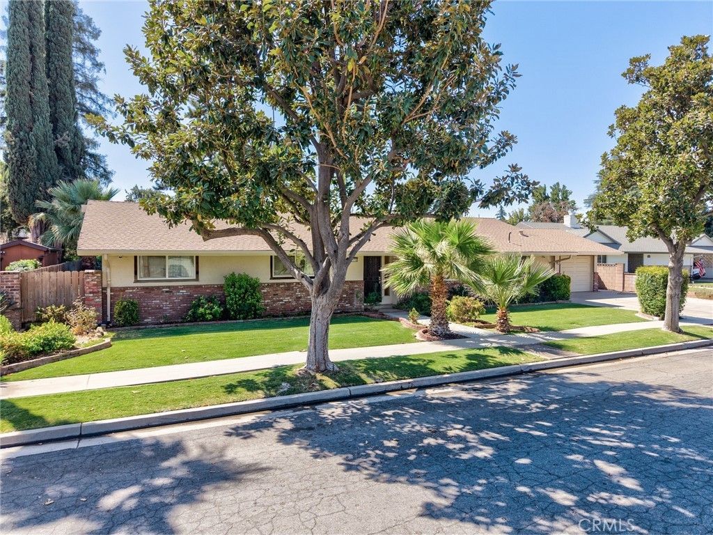5170 E Huntington, Fresno