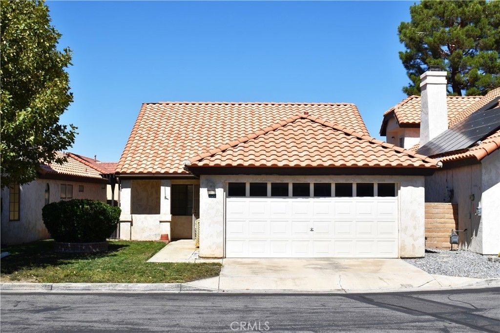 19270 Pine Way, Apple Valley