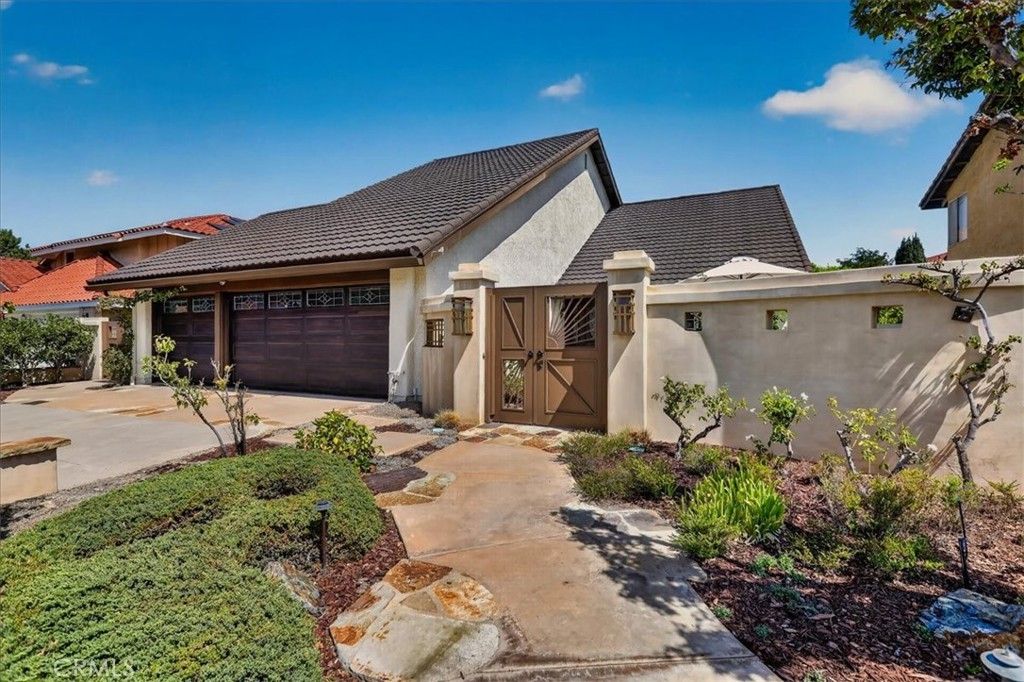 738 Citadel, Walnut