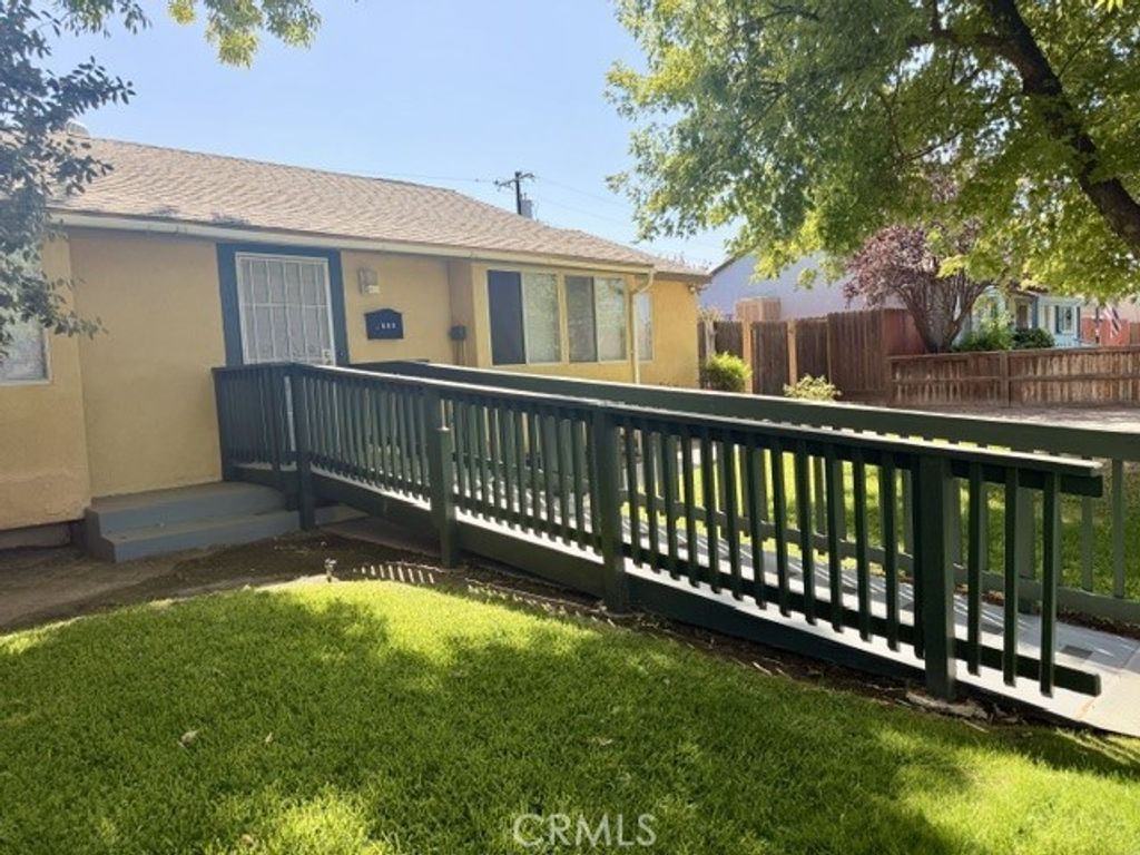 138 E Bellaire Way, Fresno