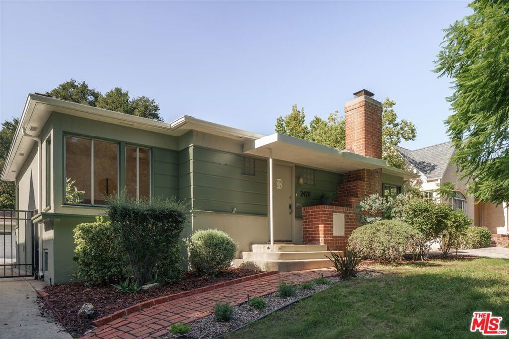 2429 E Glenoaks Boulevard, Glendale