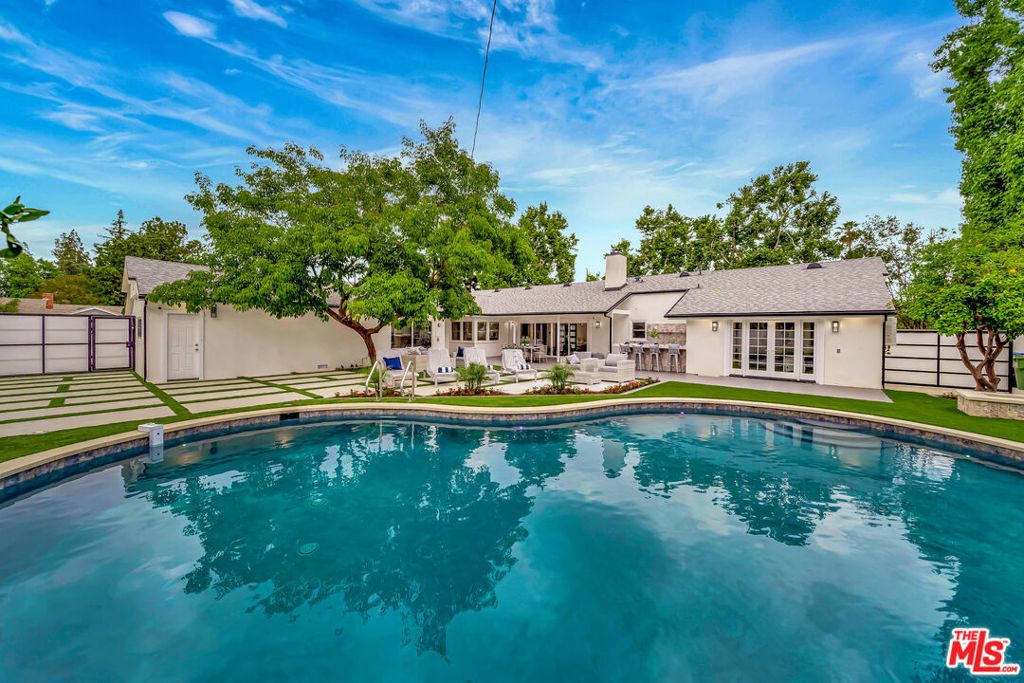 17231 Knapp Street, Northridge