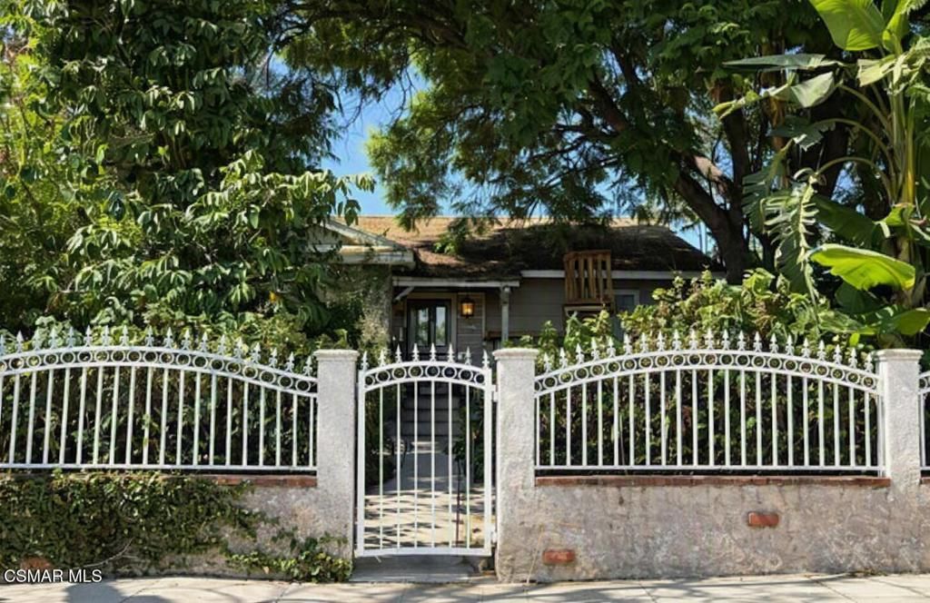 6903 Corbin Avenue, Winnetka