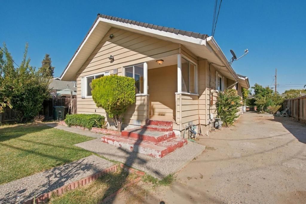 71 Rustic Street, Hollister
