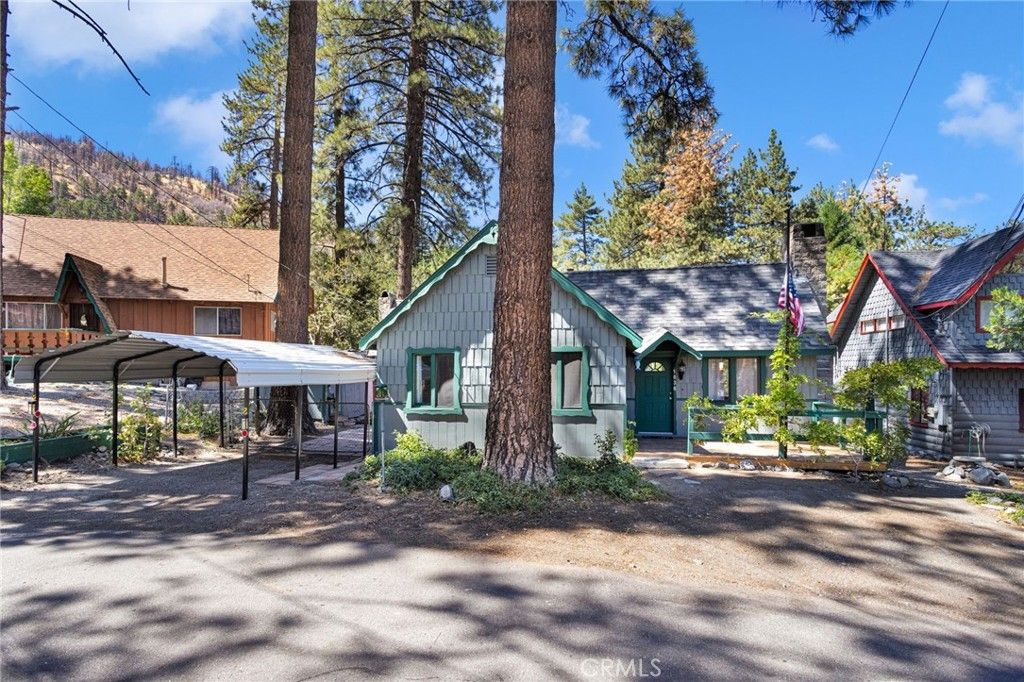 1038 Robin Ln., Wrightwood