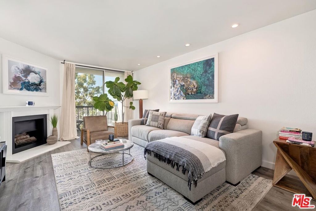 8530 Holloway Drive # 422, West Hollywood