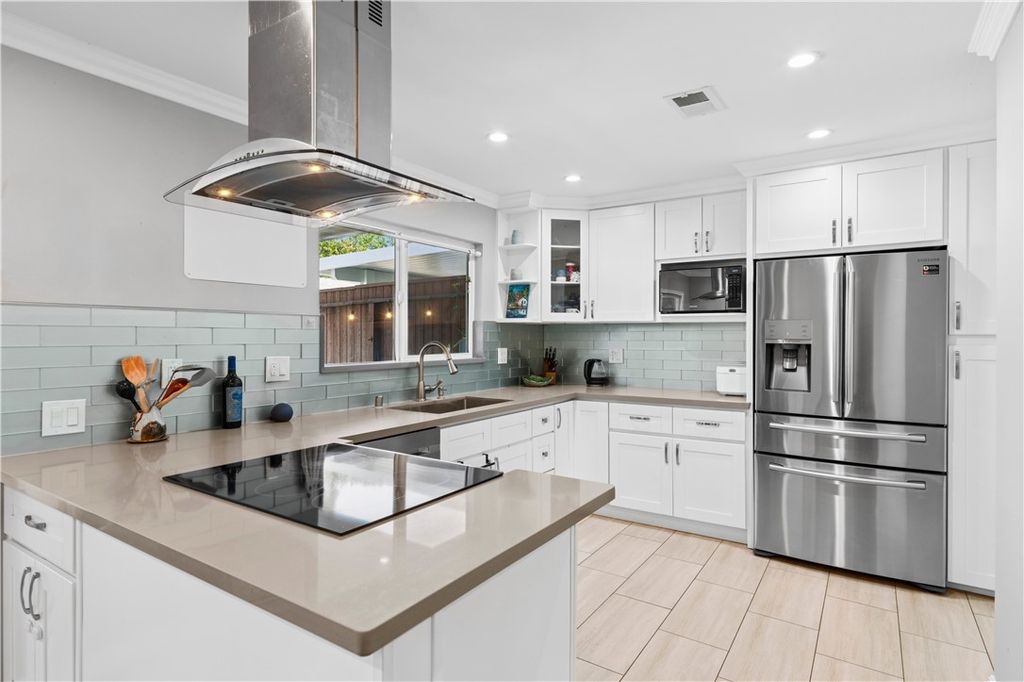 3165 College, Costa Mesa
