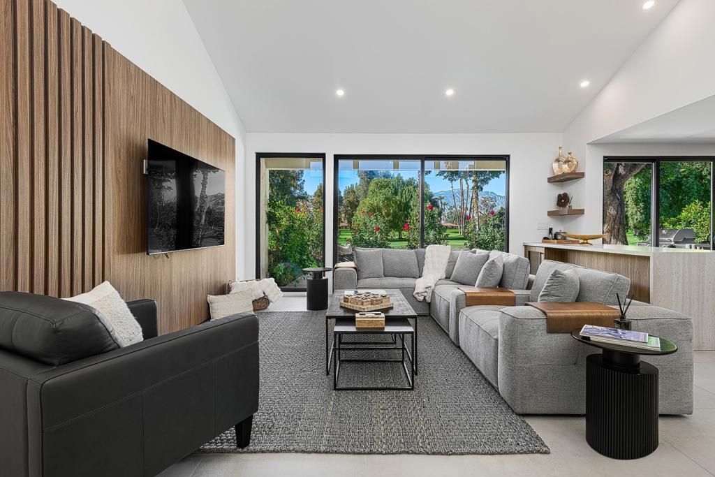 331 Gran Via Court, Palm Desert