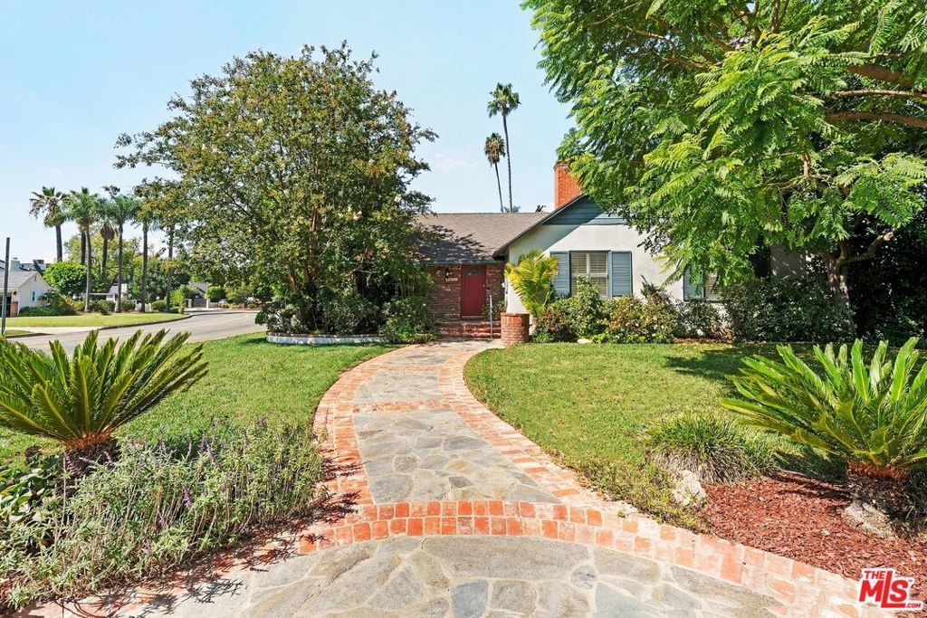 4841 Mammoth Avenue, Sherman Oaks