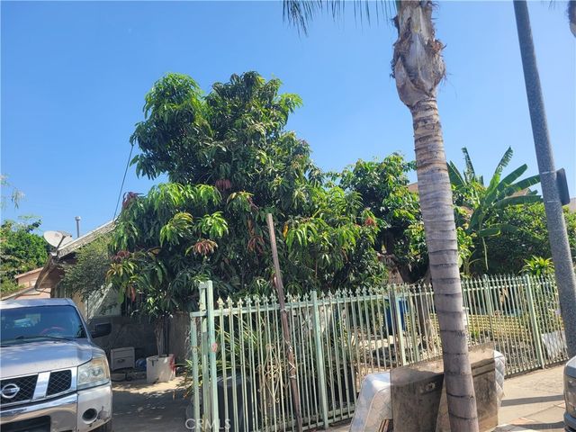 1123 E 57th, Los Angeles