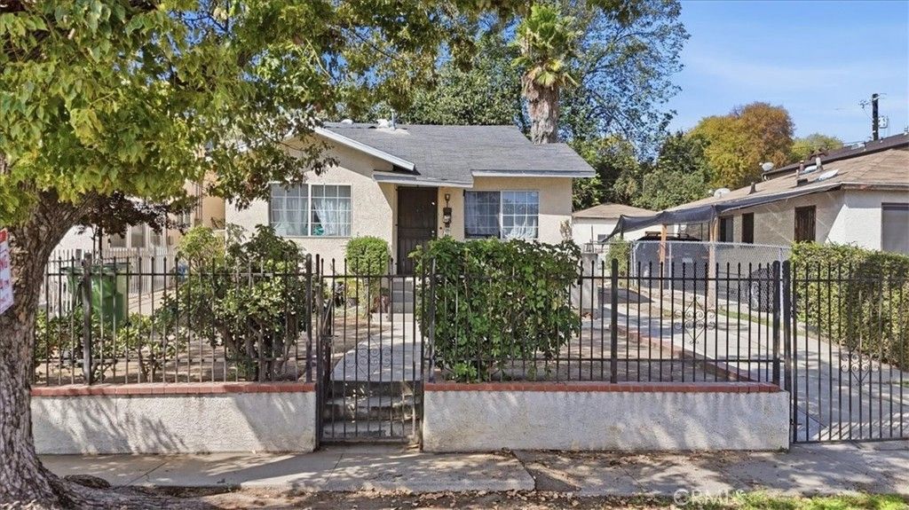 2821 N Hollister Avenue, Los Angeles