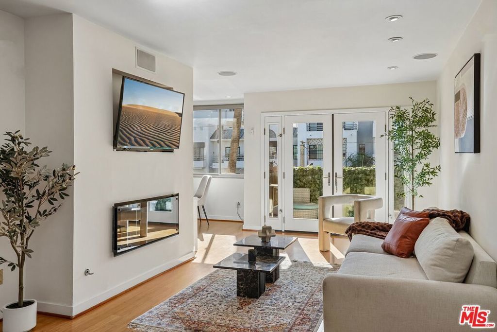 1124 N La Cienega Boulevard # 301, West Hollywood
