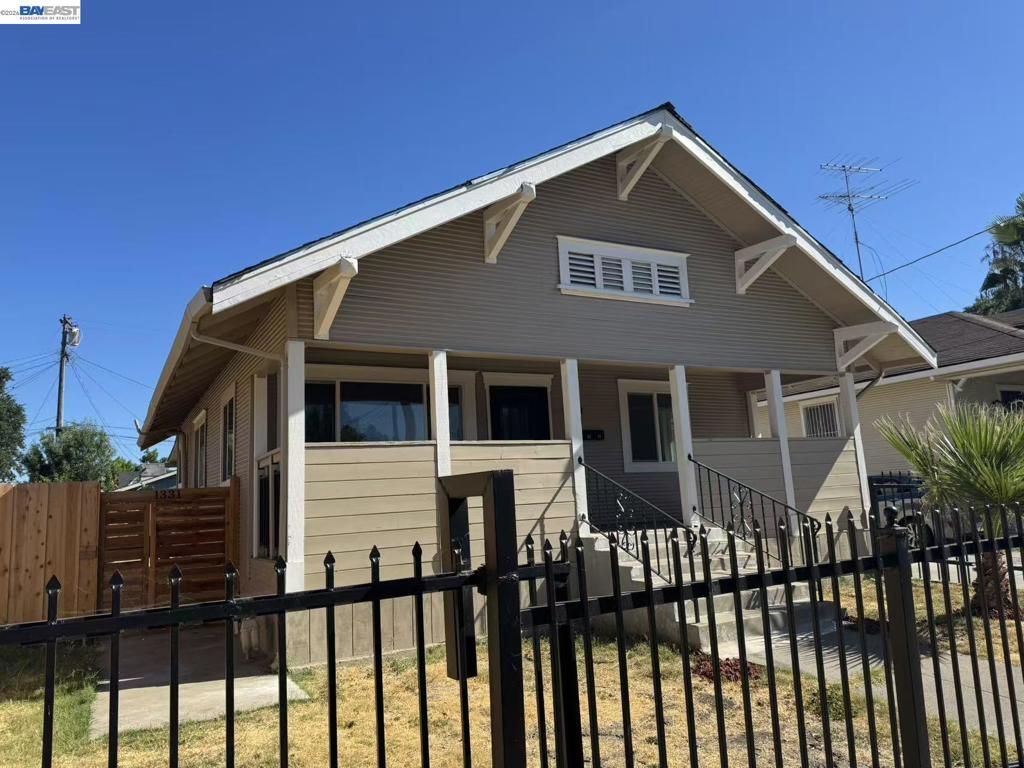 1331 E Park Street, Stockton