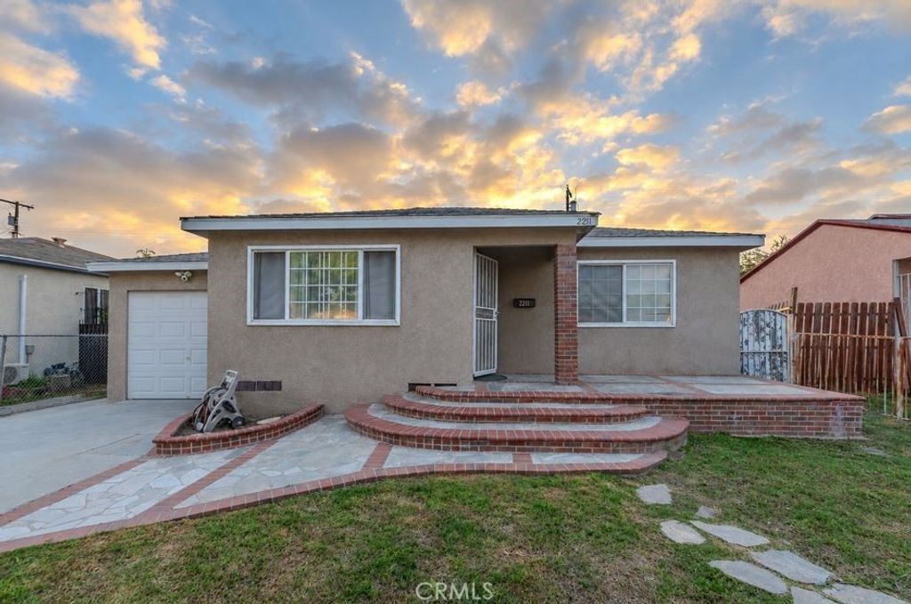 2211 N Grape Ave, Compton
