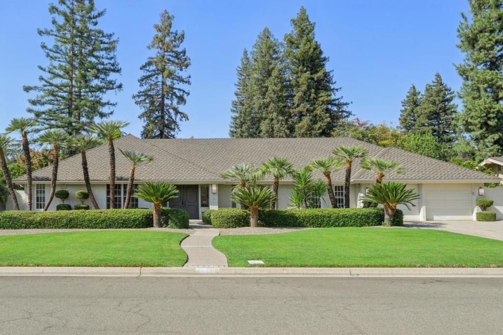 3594 W Spruce Avenue, Fresno