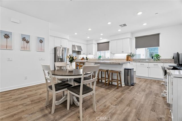 26966 Mosswood, Valencia