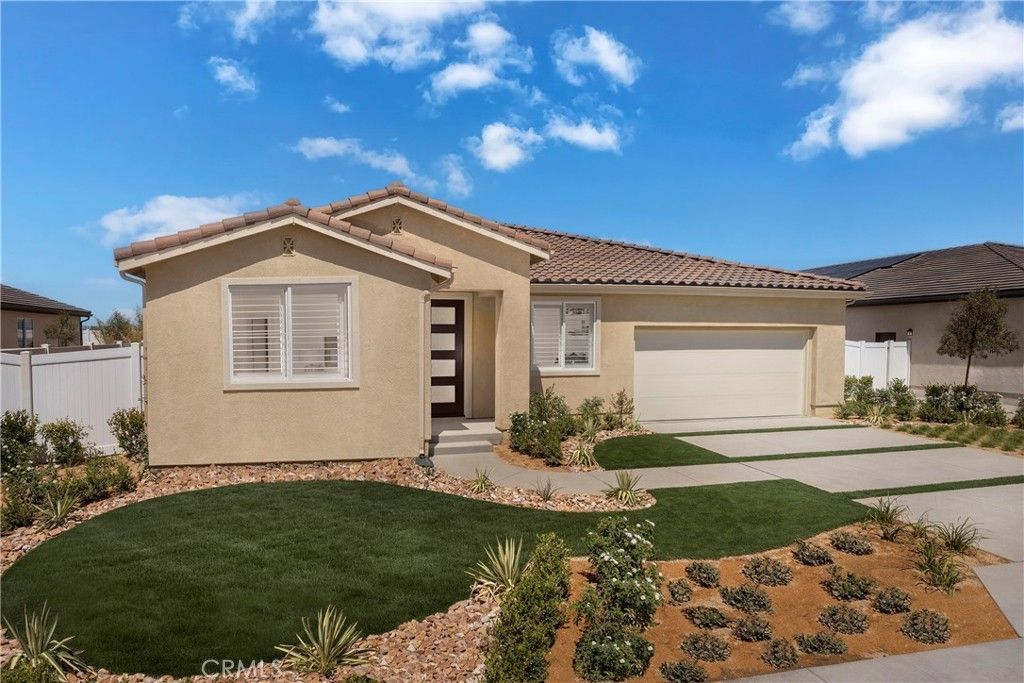 1518 E Holguin Street, Lancaster