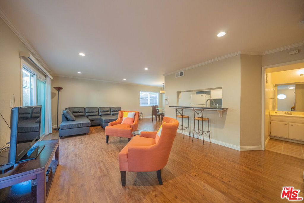 11120 Moorpark Street # 2, Toluca Lake