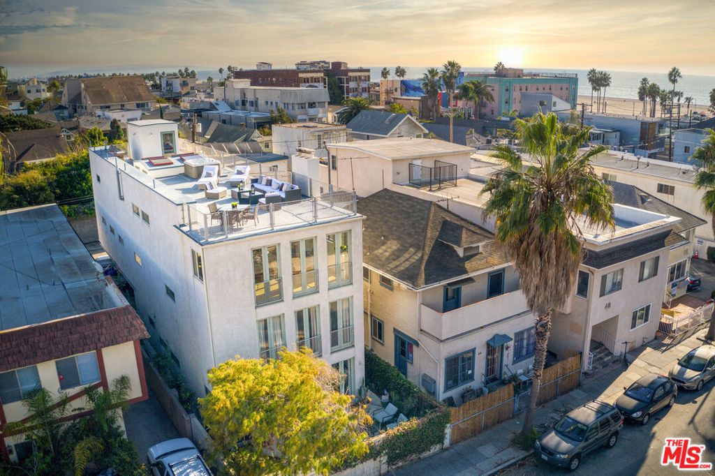 46 Rose Avenue, Los Angeles