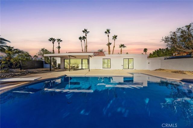 1033 E Via Escuela, Palm Springs