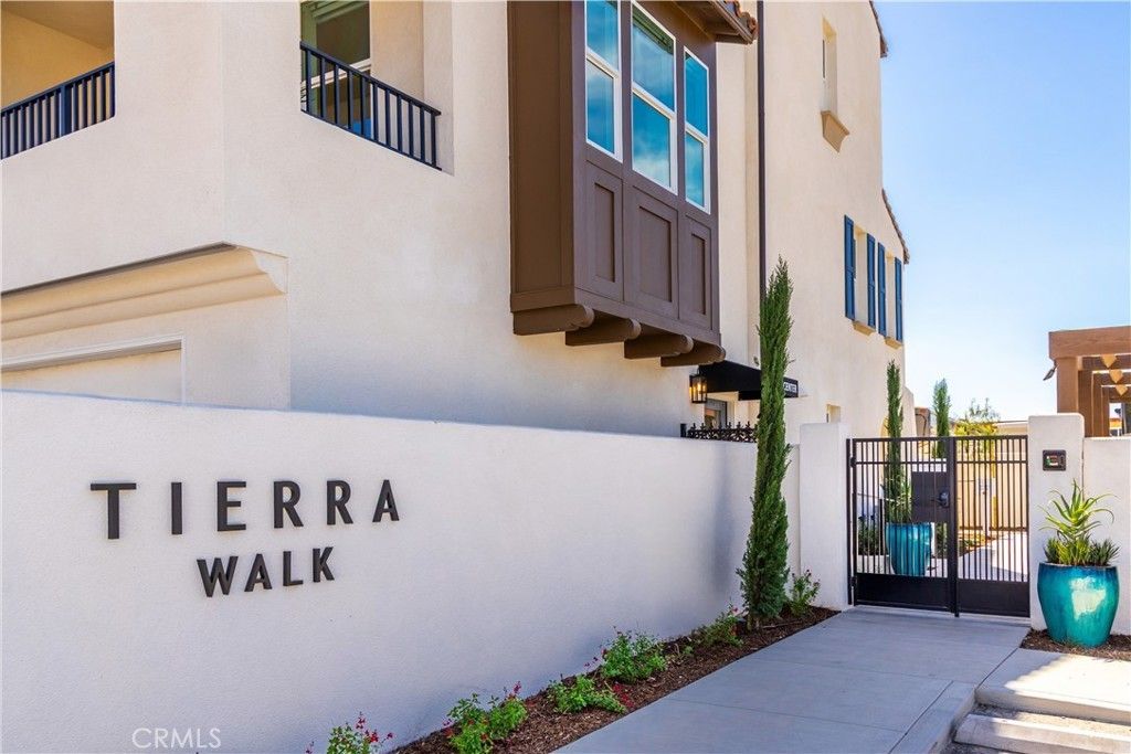 100 Tierra Lane, Cypress