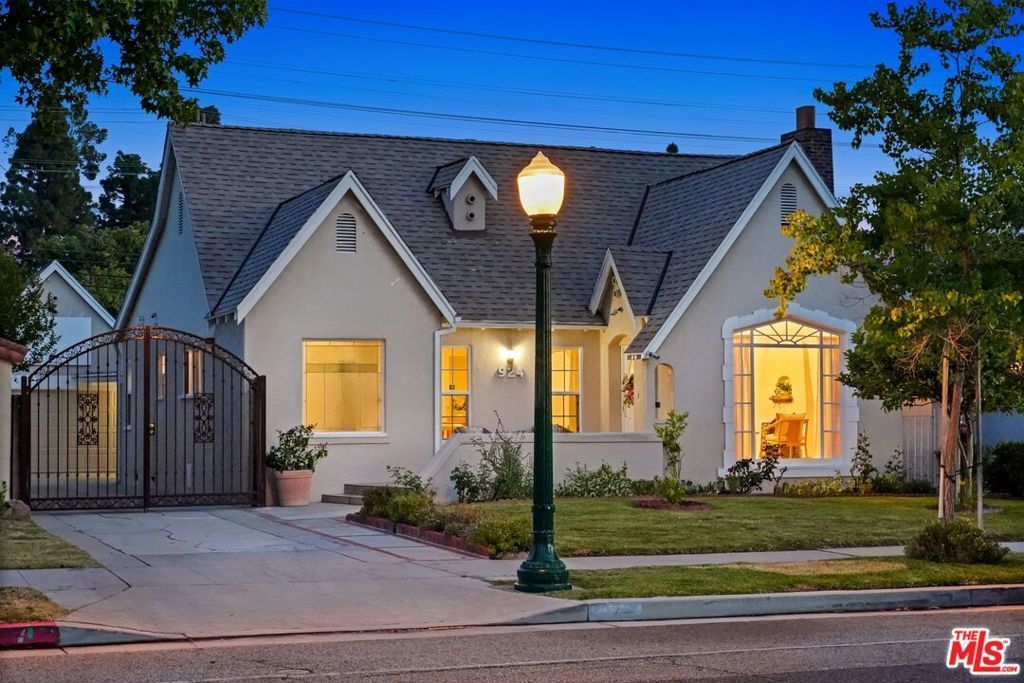 924 E Glenoaks Boulevard, Glendale