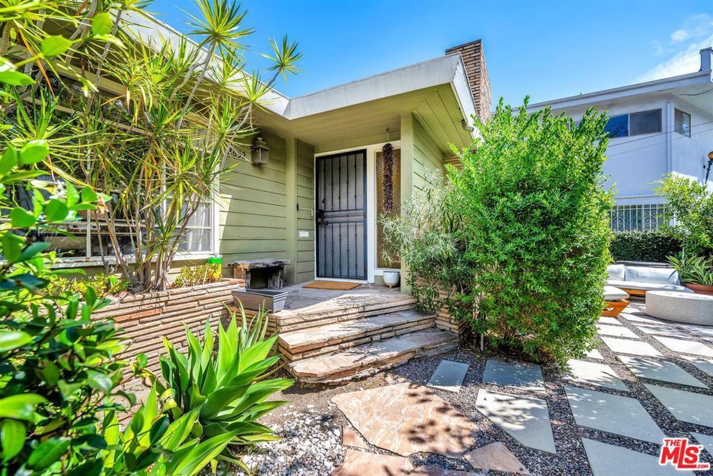 2652 N Beachwood Drive, Los Angeles