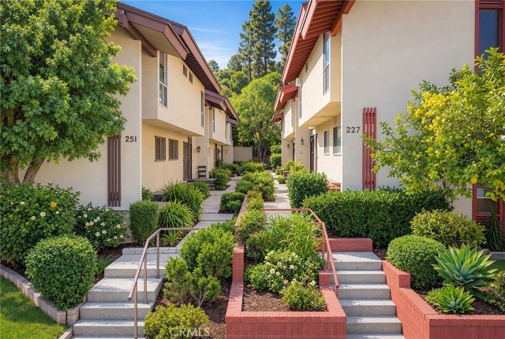 251 Casuda Canyon # E, Monterey Park