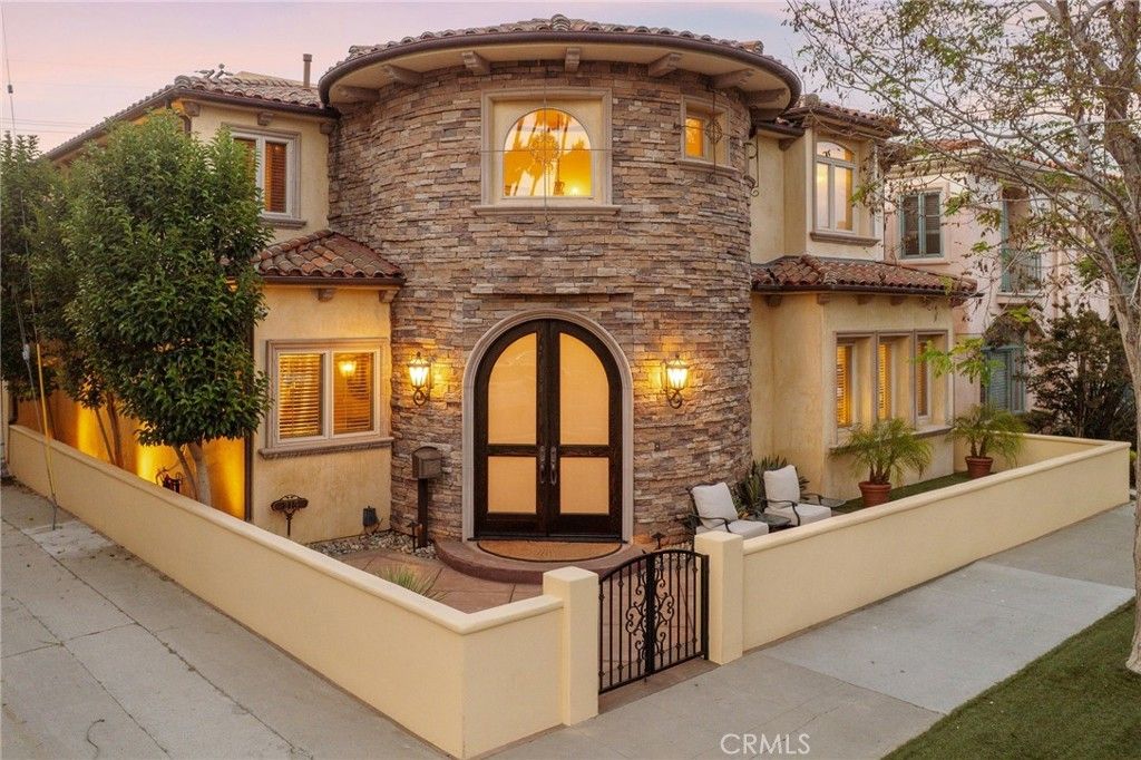 215 The Toledo, Long Beach