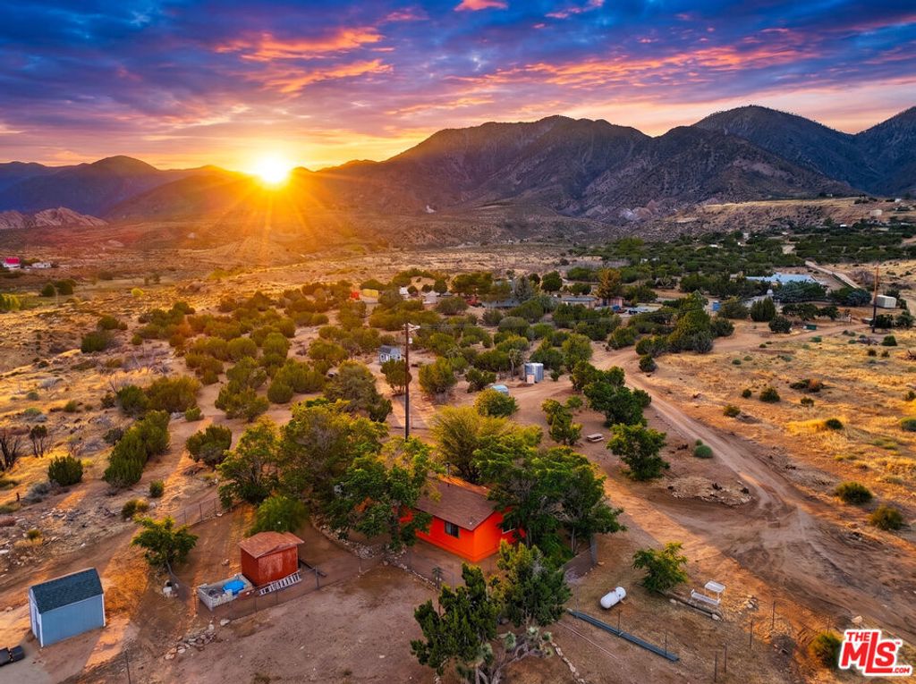 29310 Devils Punch Bowl Road, Pearblossom